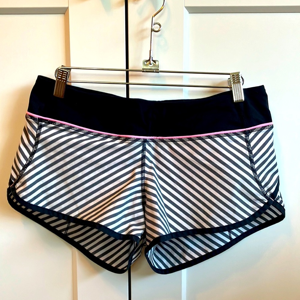 Lululemon Speed shorts with liner size 6, 2.5” inseam